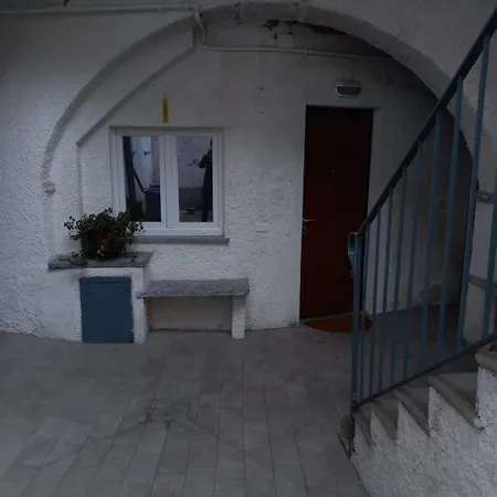 Your Independent With Parking Apartmán