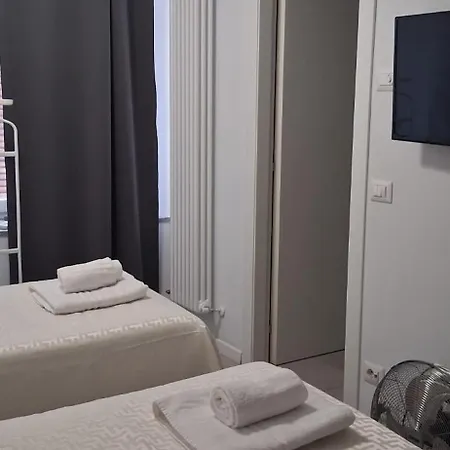Your Independent With Parking Apartmán