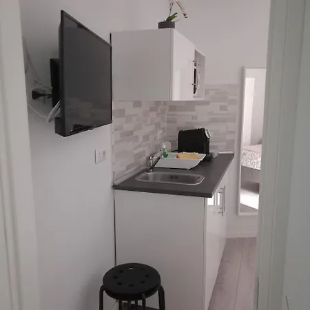 Your Independent With Parking Apartmán
